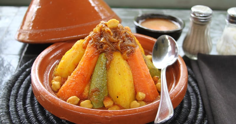 Recette de couscous marocain aux légumes et agneau, un voyage gourmand
